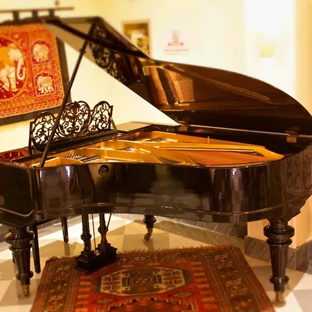 فندق نوفيتشنتو 3*